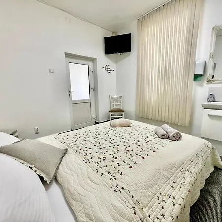 Casa Amaradia - Free Private Parking - Budget & Pet Friendly Apartment *