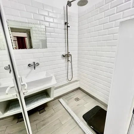 Casa Amaradia - Free Private Parking - Budget & Pet Friendly Apartament *